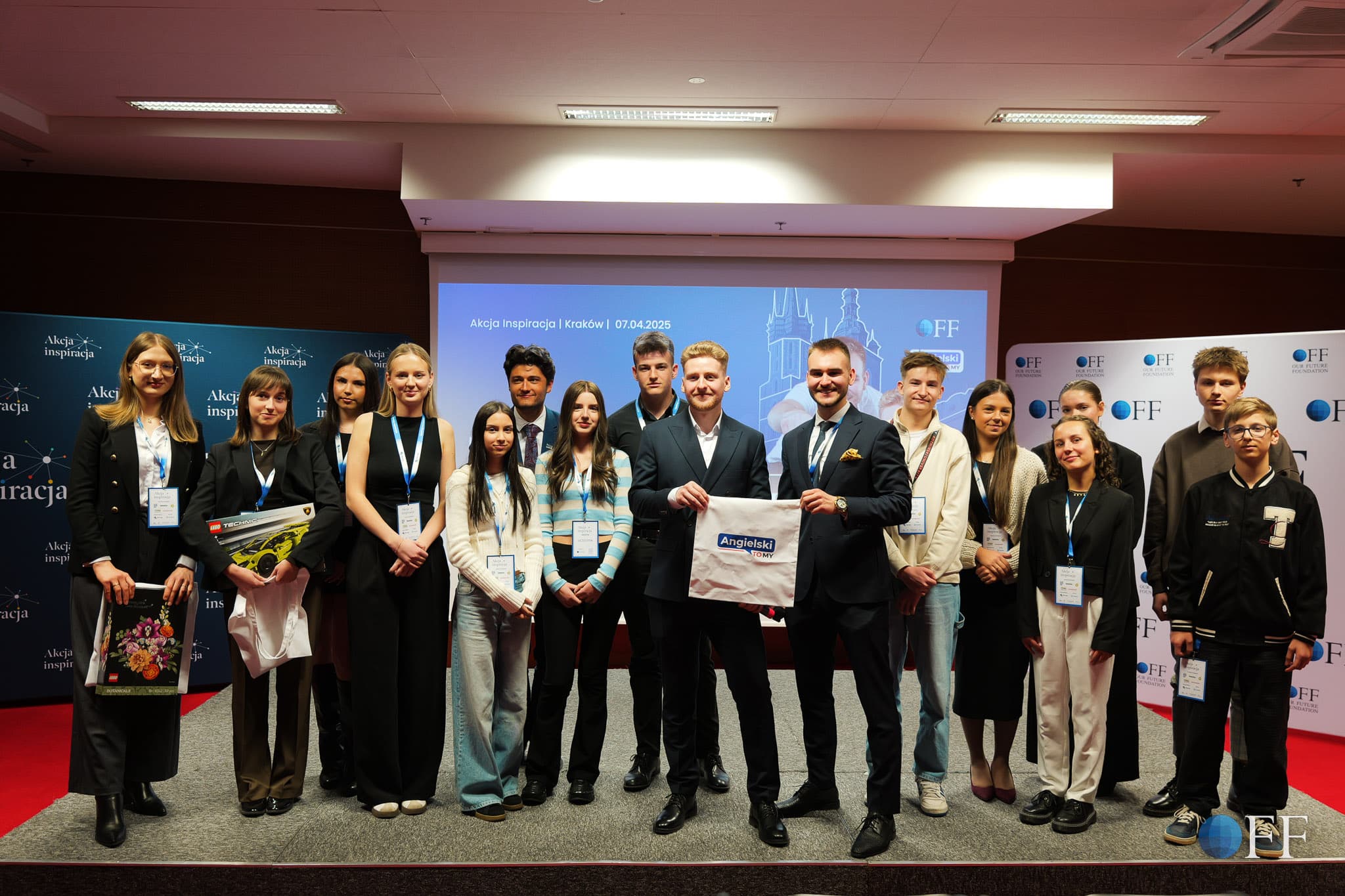 AngielskiToMy w 2026 - zespół i konferencje dla młodzieży