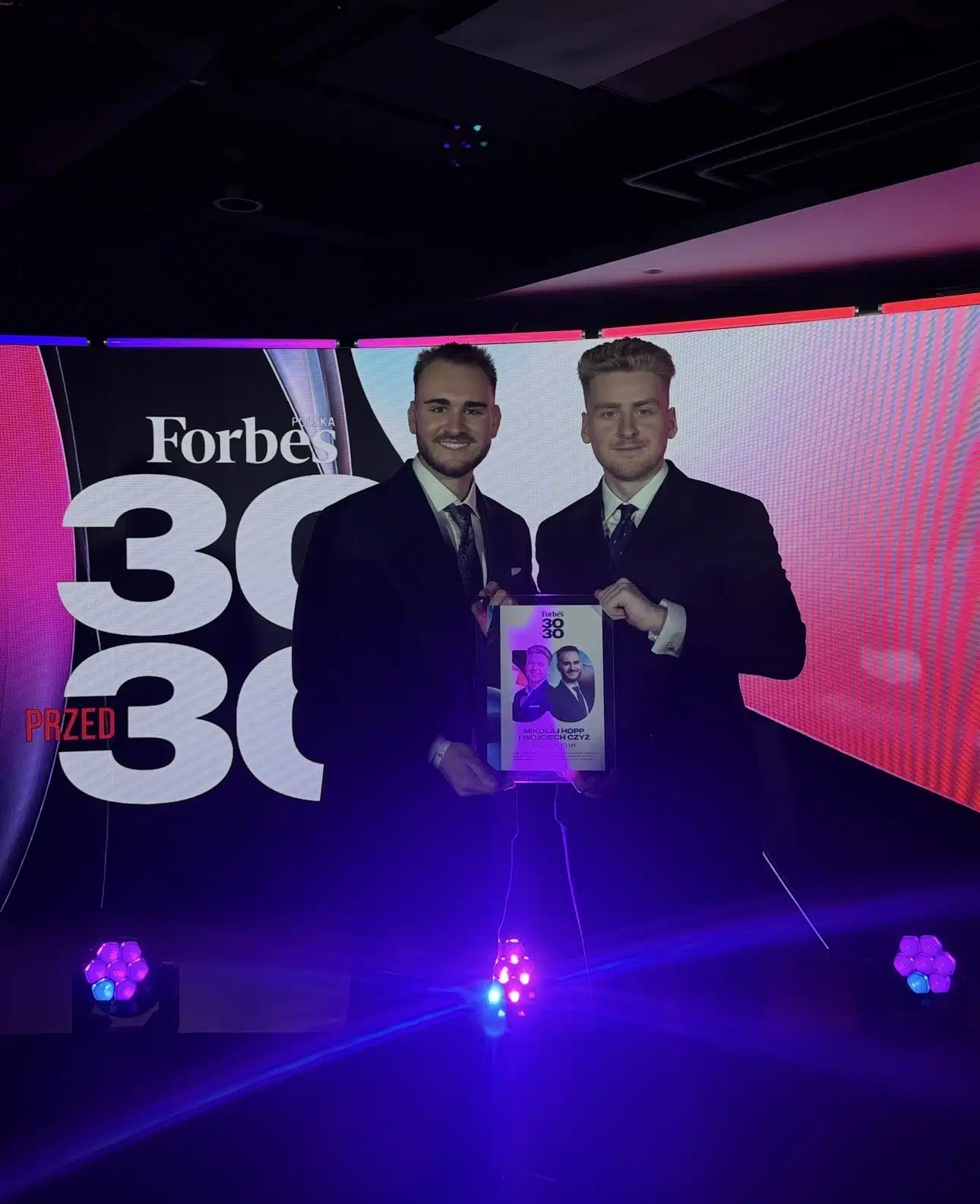 Wojciech Czyż i Mikołaj Hopp podczas wyróżnienia Forbes 30 przed 30 2026 - AngielskiToMy